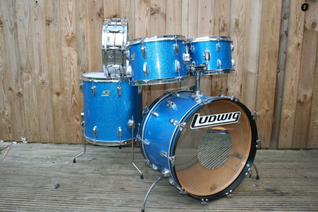 Ludwig Mid 70's Hollywood Outfit & 400