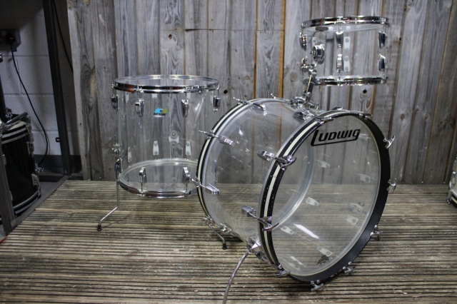 Ludwig 1976 Vistalite Super Classic in Clear