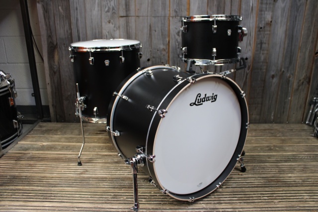 Ludwig Neusonic Fab22'' in Black Velvet