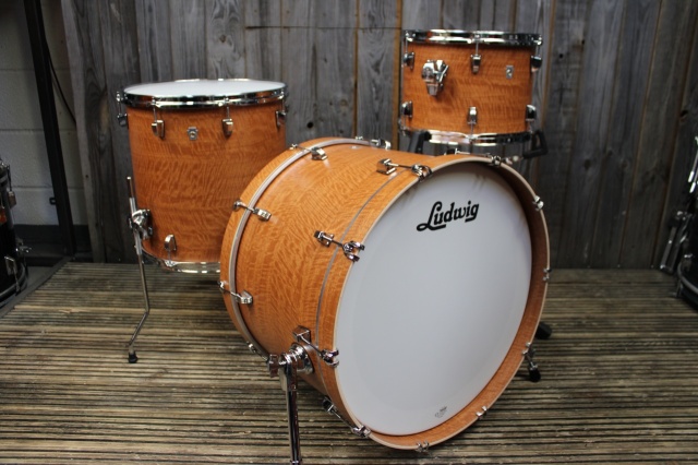 Ludwig Neusonic Fab22'' in Satin Wood