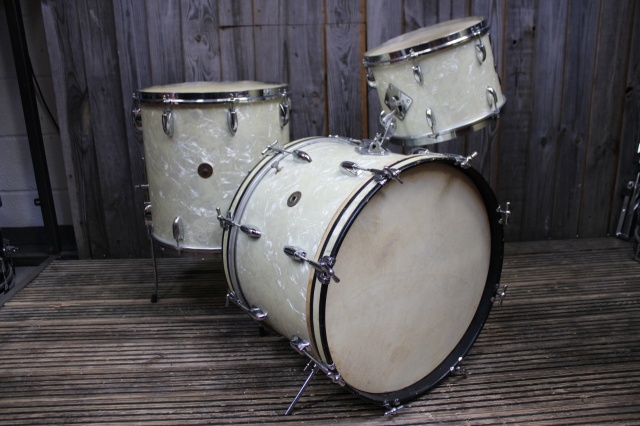 Gretsch 'Aug15 1952' Round Badge Broadkaster Bop Outfit in White Marine Pearl