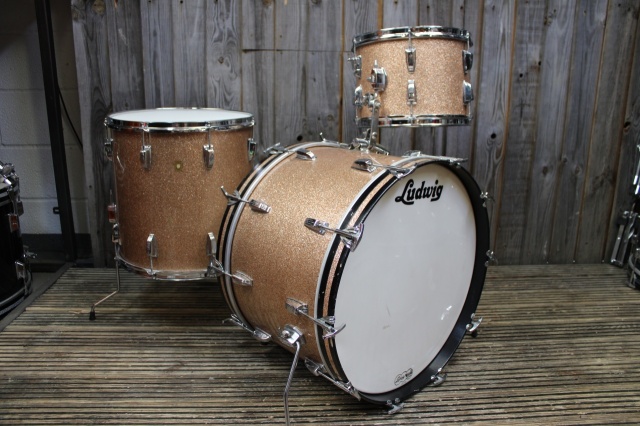 Ludwig 'Mar29 1967' Super Classic Outfit in Champagne Sparkle