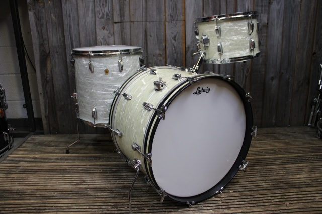 Ludwig 60's Super Classic in White Marine Pearl 65-69