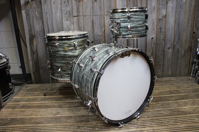 Ludwig 'Apr11 1968' Super Classic Outfit in Oyster Blue Pearl